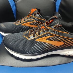 Brooks size 10 mens